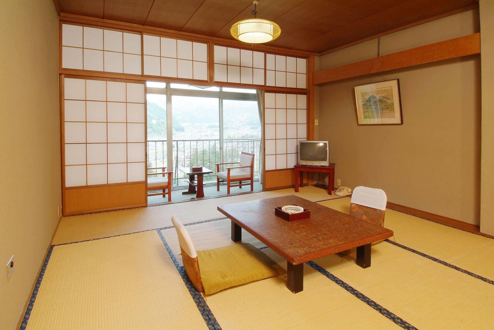 Takahan Yuzawa  Bagian luar foto